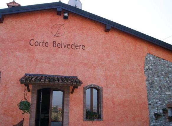 Corte Belvedere Couette-café